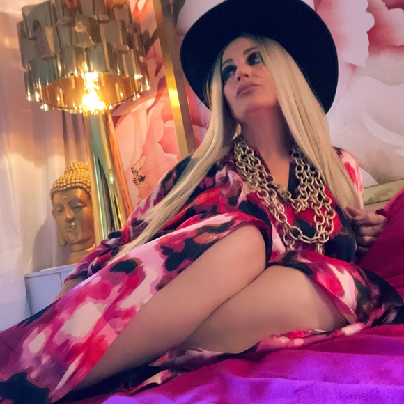 Beautiful satin almost IKAT KIMONO - Picture 4 of 10